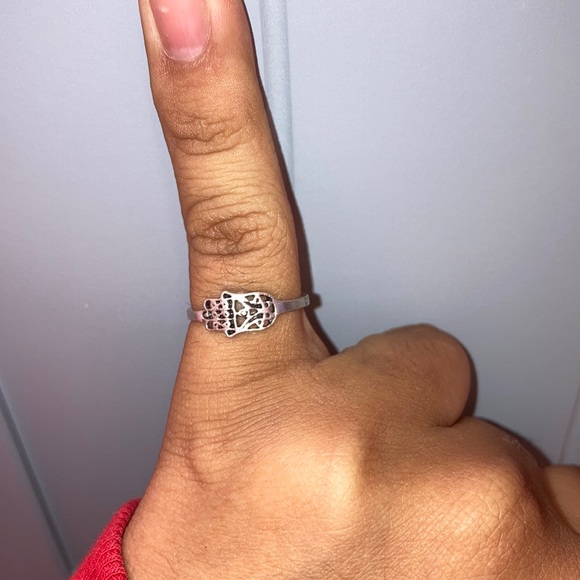 This ring is normal size and it’s silver - Picture 1 of 4